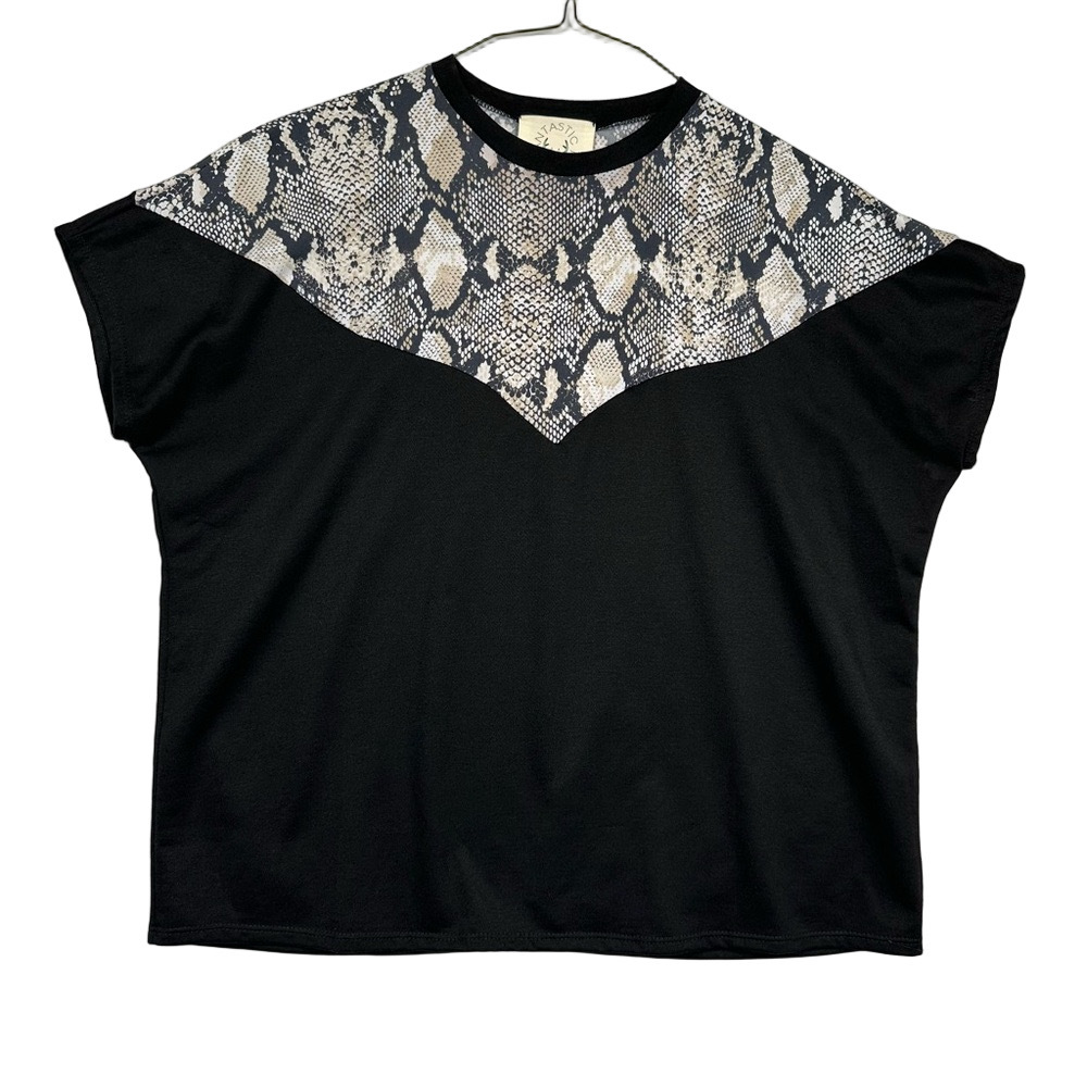 Fantastic Fawn Black Color Block Top with Snake Print Accent Size Medium